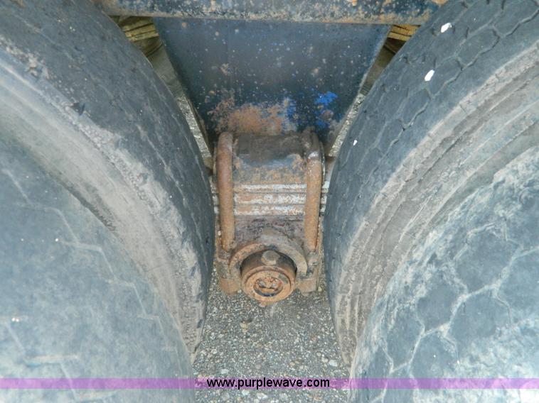 image for item G7956 1985 Mack RS688LT semi truck