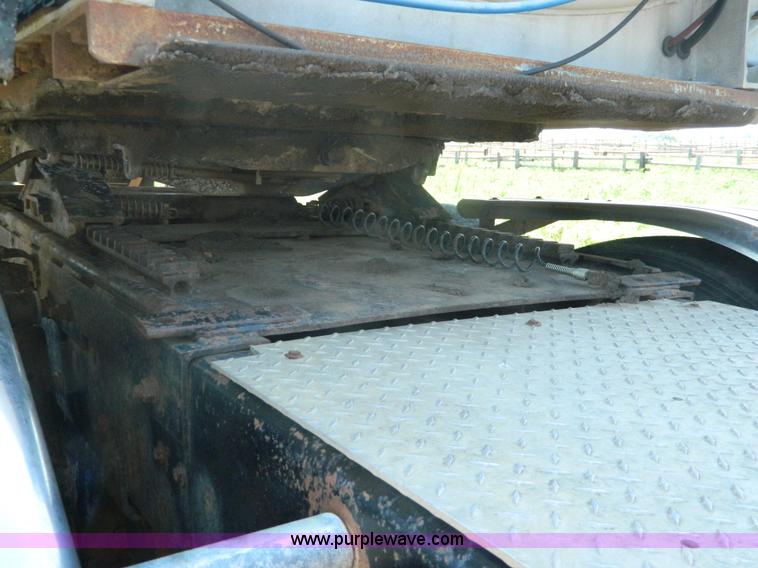 image for item G7956 1985 Mack RS688LT semi truck