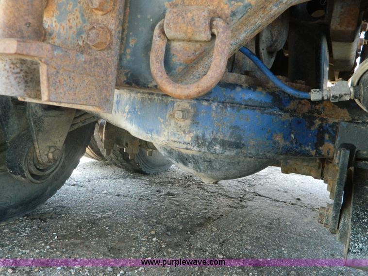 image for item G7956 1985 Mack RS688LT semi truck