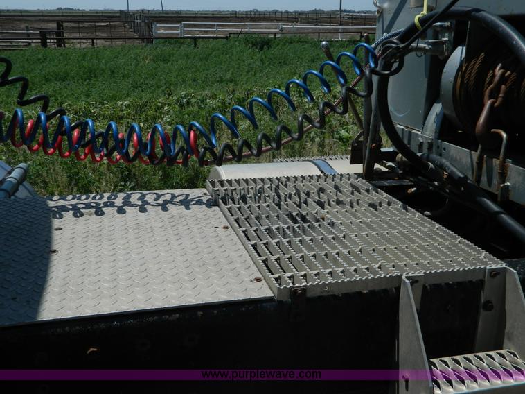 image for item G7956 1985 Mack RS688LT semi truck