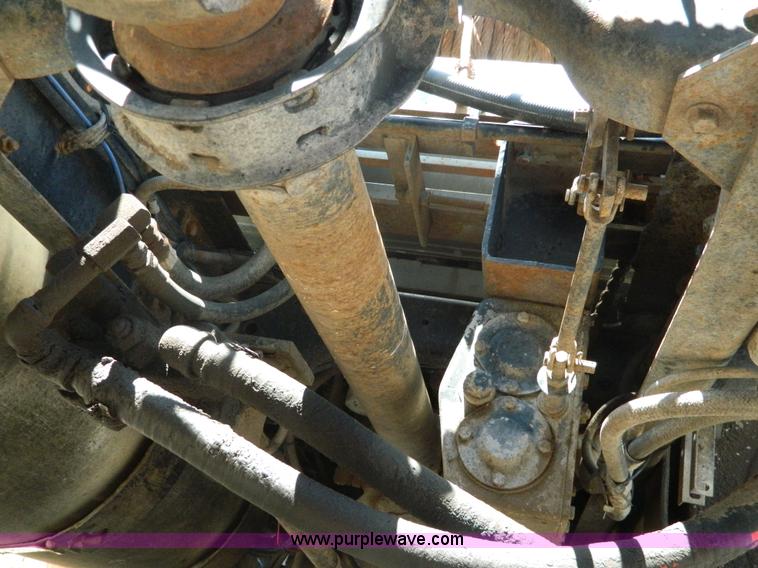 image for item G7956 1985 Mack RS688LT semi truck