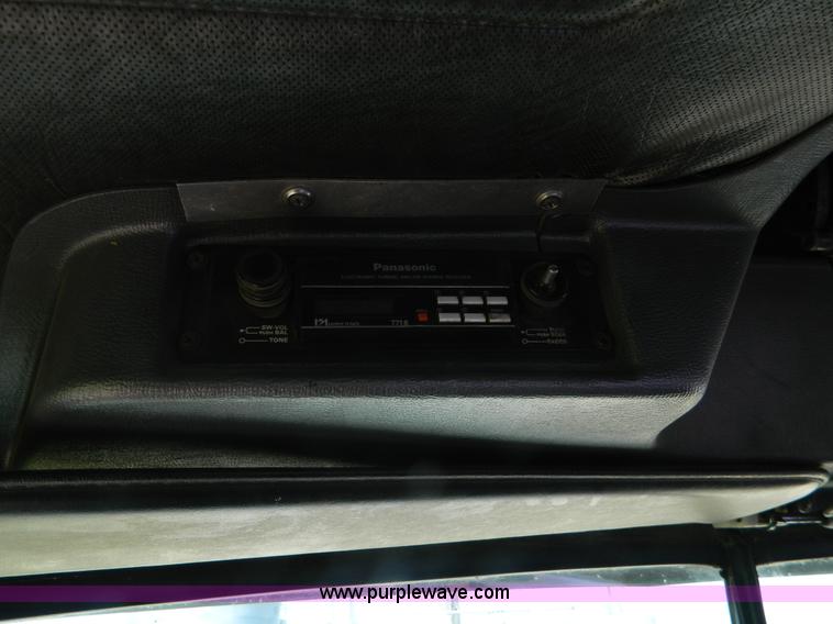 image for item G7956 1985 Mack RS688LT semi truck