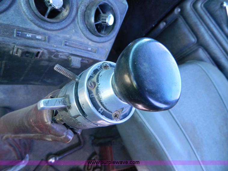 image for item G7956 1985 Mack RS688LT semi truck