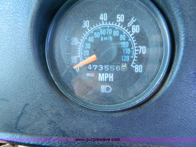 image for item G7956 1985 Mack RS688LT semi truck