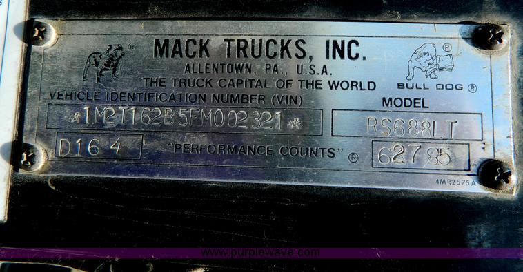 image for item G7956 1985 Mack RS688LT semi truck