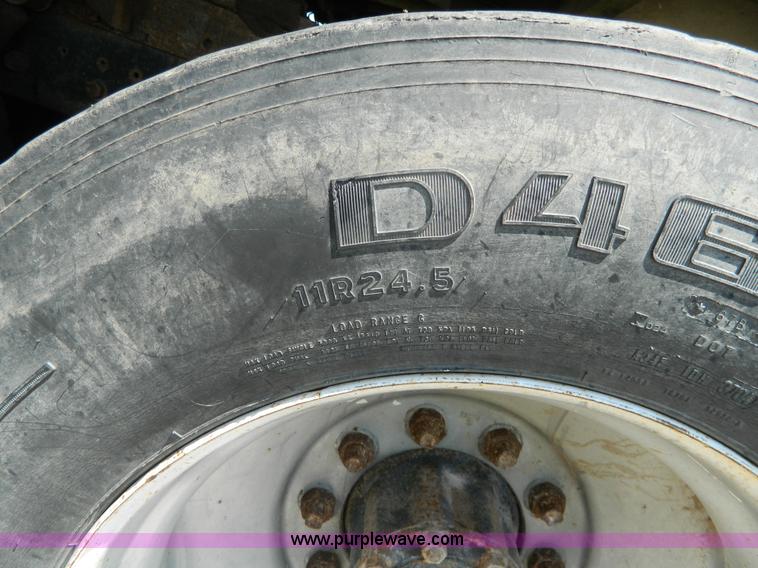 image for item G7956 1985 Mack RS688LT semi truck