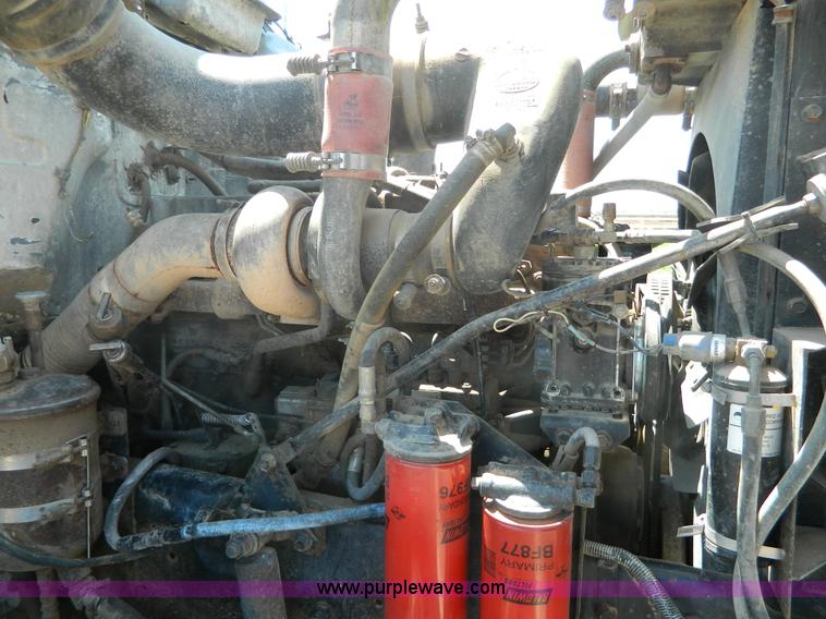 image for item G7956 1985 Mack RS688LT semi truck