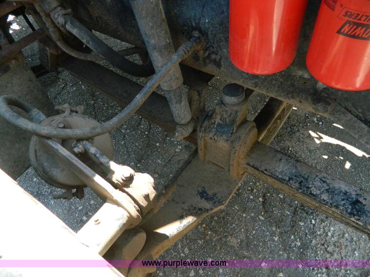 image for item G7956 1985 Mack RS688LT semi truck