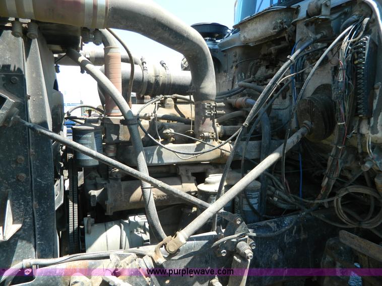 image for item G7956 1985 Mack RS688LT semi truck