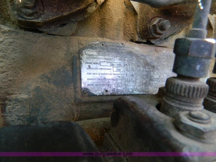 image for item G7956 1985 Mack RS688LT semi truck