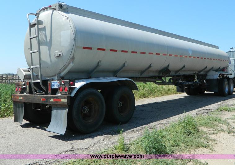 image for item G7957 1980 Trailmobile 306 aluminum tanker trailer
