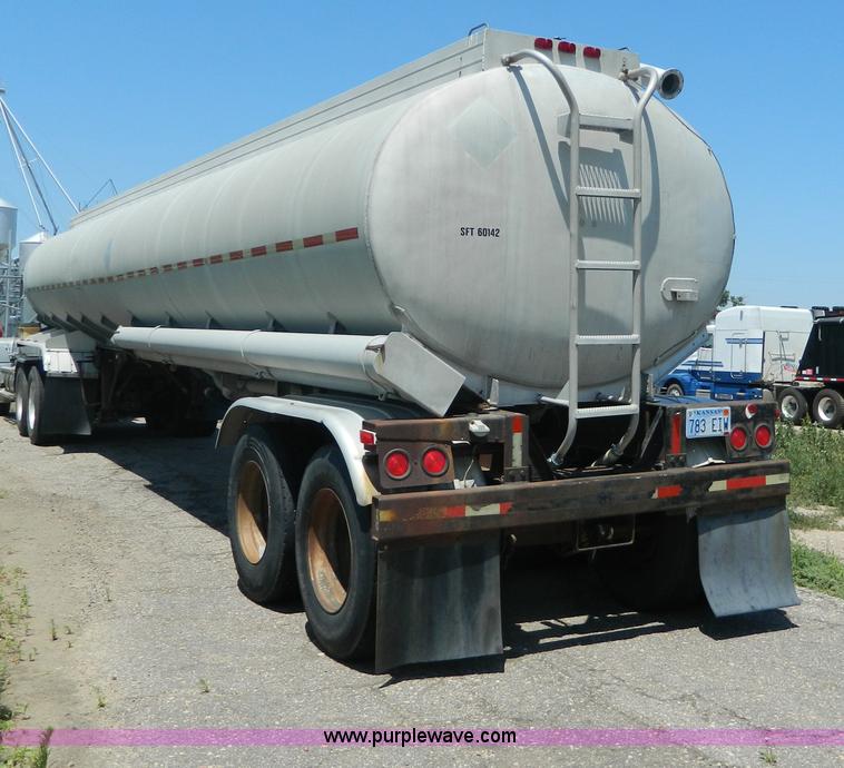 image for item G7957 1980 Trailmobile 306 aluminum tanker trailer