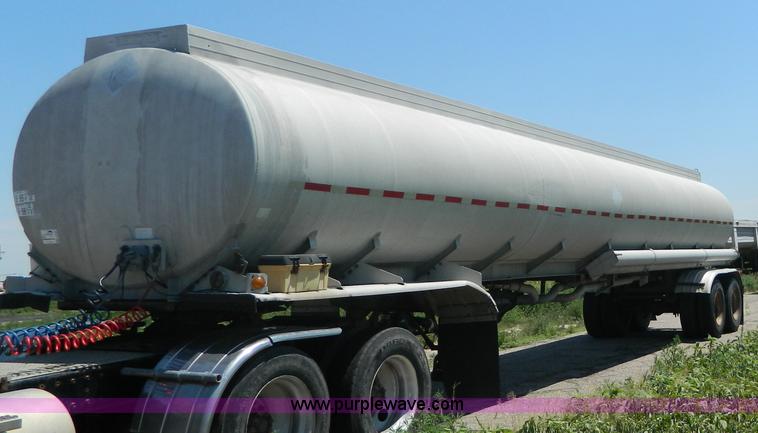 image for item G7957 1980 Trailmobile 306 aluminum tanker trailer
