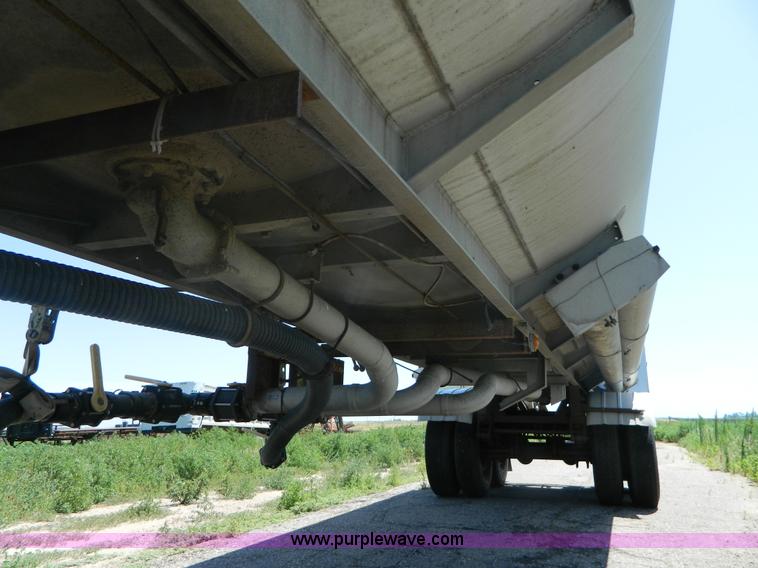 image for item G7957 1980 Trailmobile 306 aluminum tanker trailer