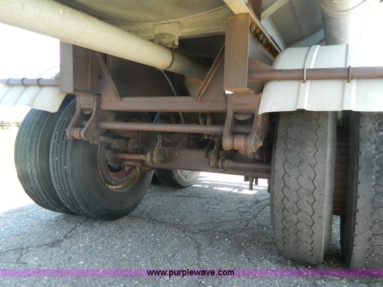 image for item G7957 1980 Trailmobile 306 aluminum tanker trailer