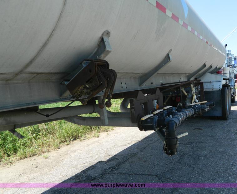 image for item G7957 1980 Trailmobile 306 aluminum tanker trailer