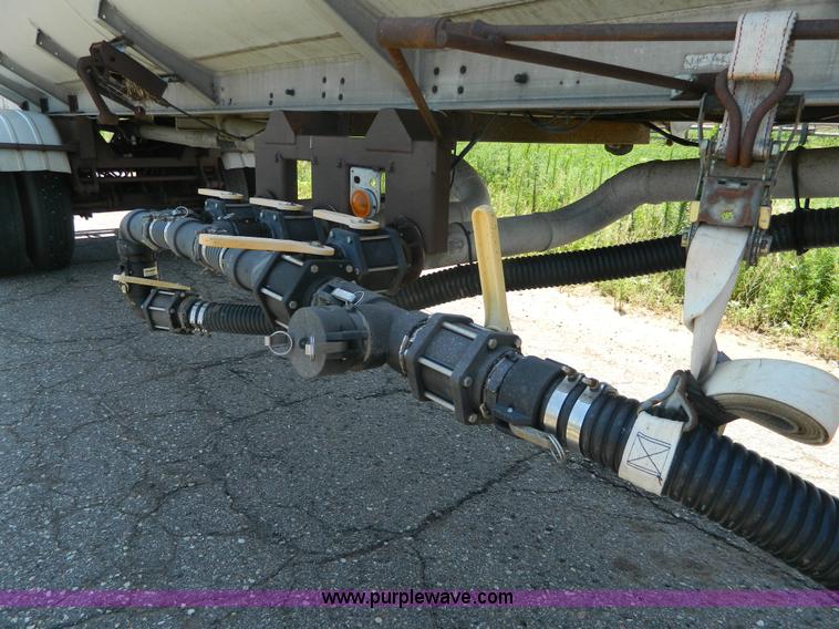 image for item G7957 1980 Trailmobile 306 aluminum tanker trailer