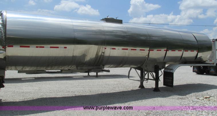 image for item G9468 2001 Brenner insulated tank trailer