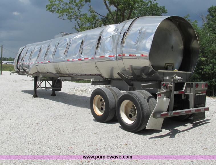 image for item G9468 2001 Brenner insulated tank trailer