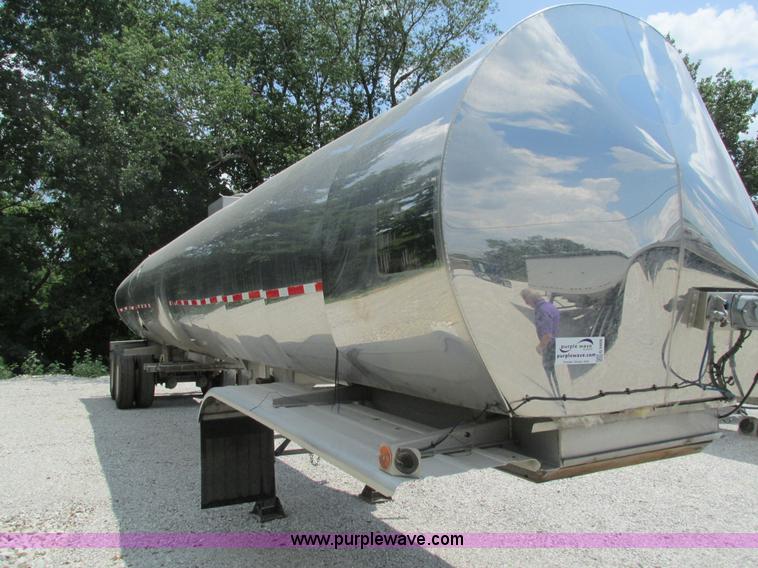 image for item G9468 2001 Brenner insulated tank trailer