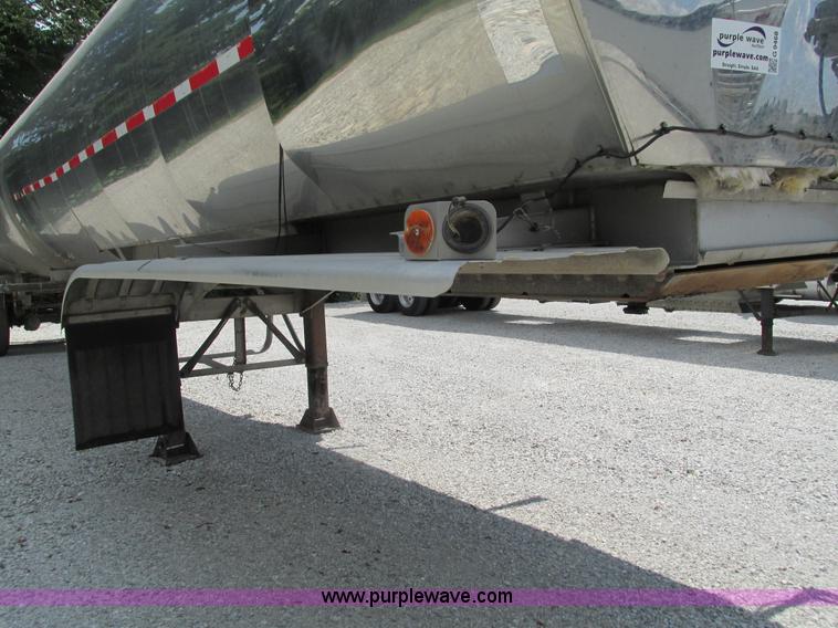 image for item G9468 2001 Brenner insulated tank trailer