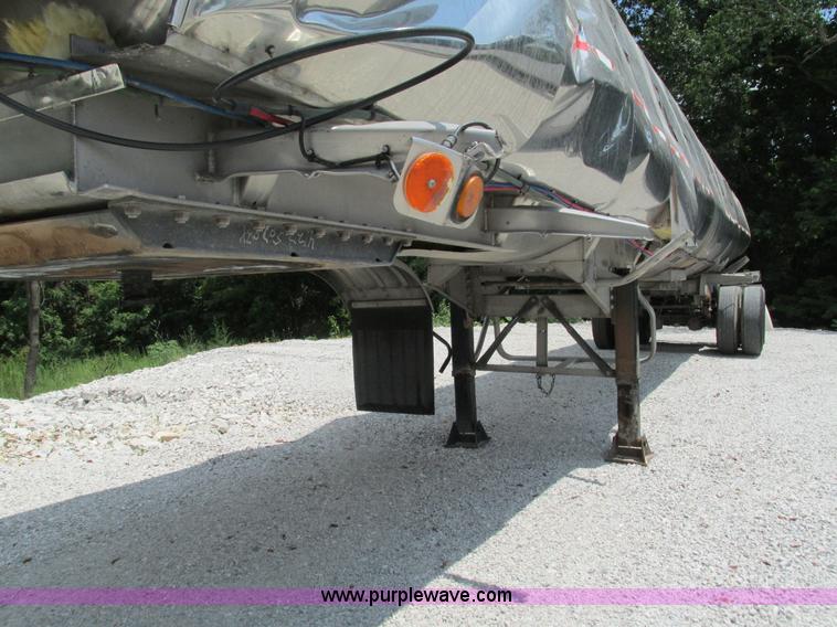 image for item G9468 2001 Brenner insulated tank trailer