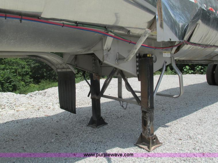 image for item G9468 2001 Brenner insulated tank trailer
