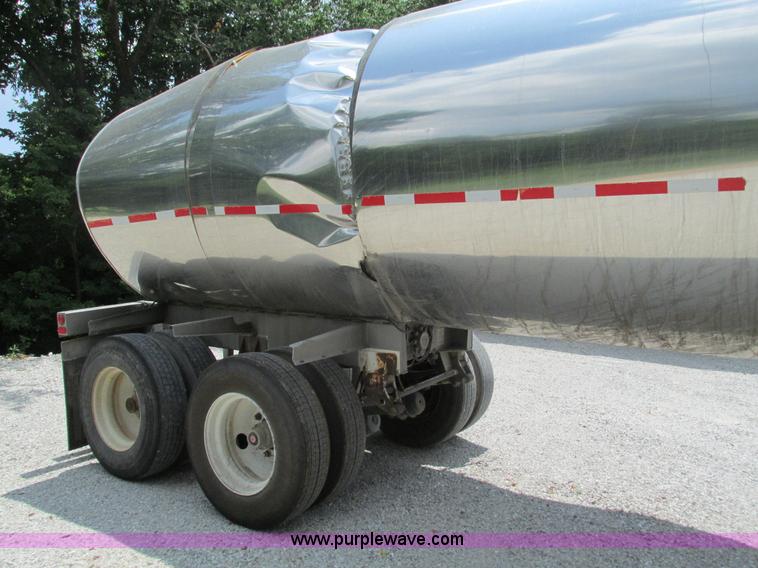 image for item G9468 2001 Brenner insulated tank trailer