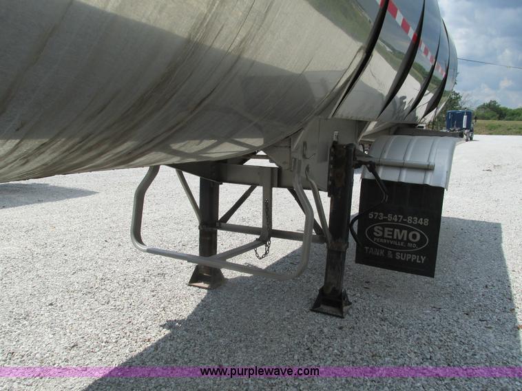 image for item G9468 2001 Brenner insulated tank trailer