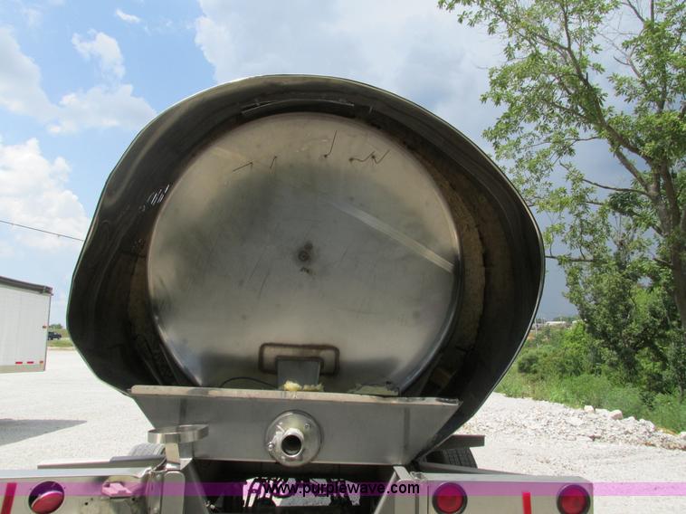 image for item G9468 2001 Brenner insulated tank trailer