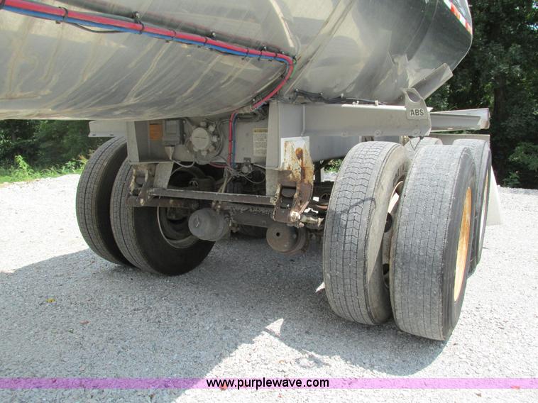 image for item G9468 2001 Brenner insulated tank trailer