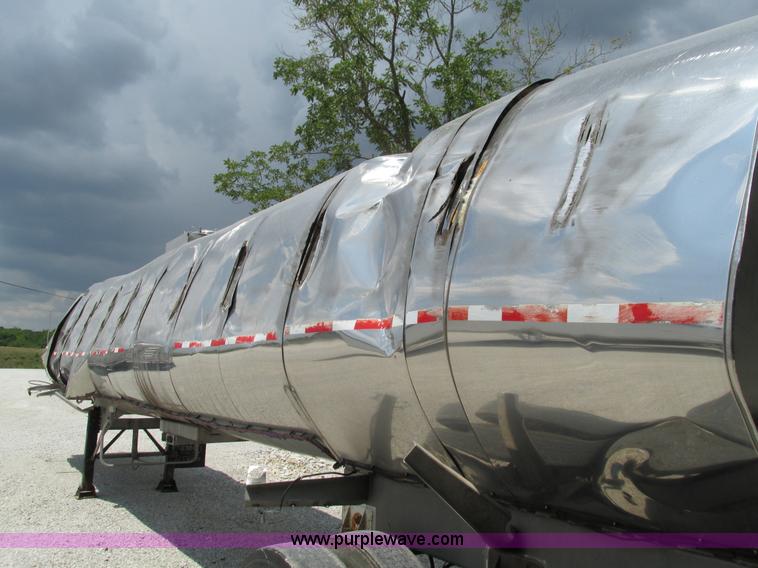 image for item G9468 2001 Brenner insulated tank trailer