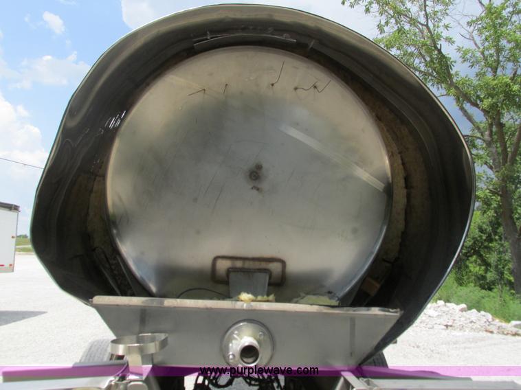 image for item G9468 2001 Brenner insulated tank trailer