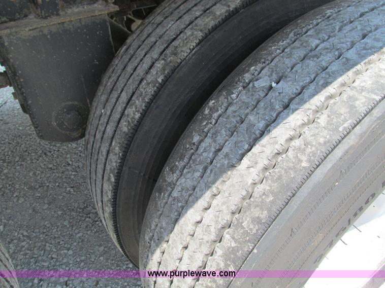 image for item G9469 2008 Timpte Super Hopper grain trailer