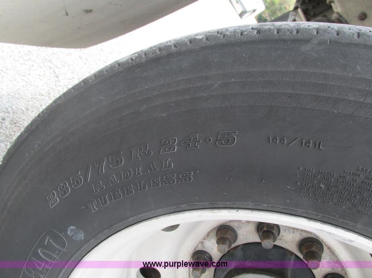 image for item G9470 2008 Timpte Super Hopper grain trailer