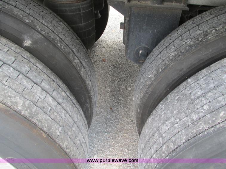 image for item G9470 2008 Timpte Super Hopper grain trailer