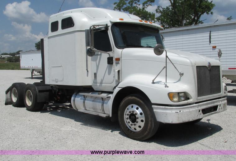 image for item G9471 2006 International 9400i SBA semi truck