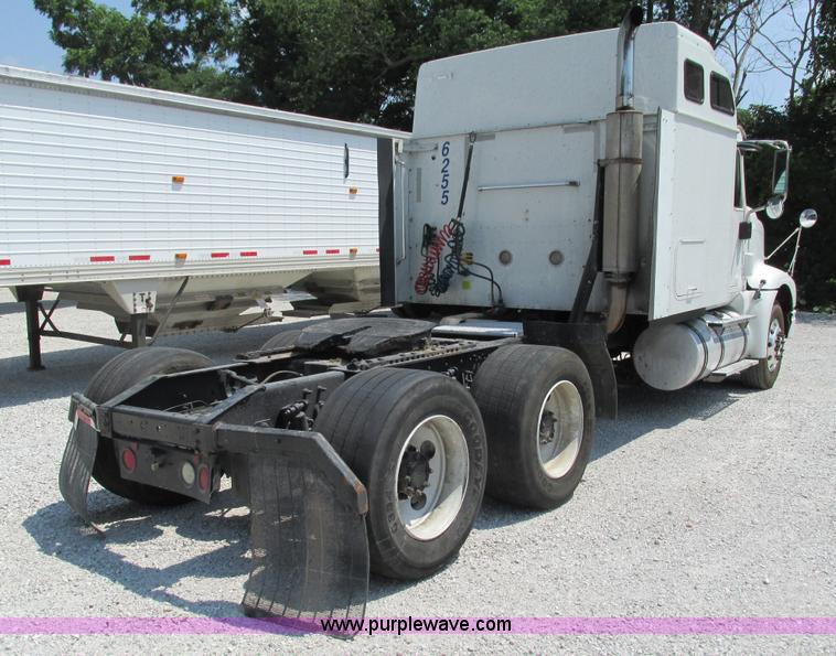 image for item G9471 2006 International 9400i SBA semi truck