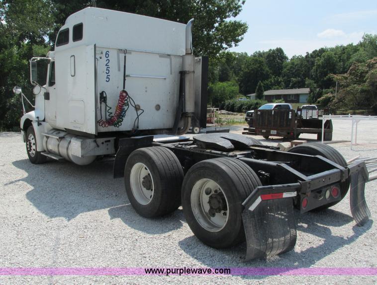 image for item G9471 2006 International 9400i SBA semi truck