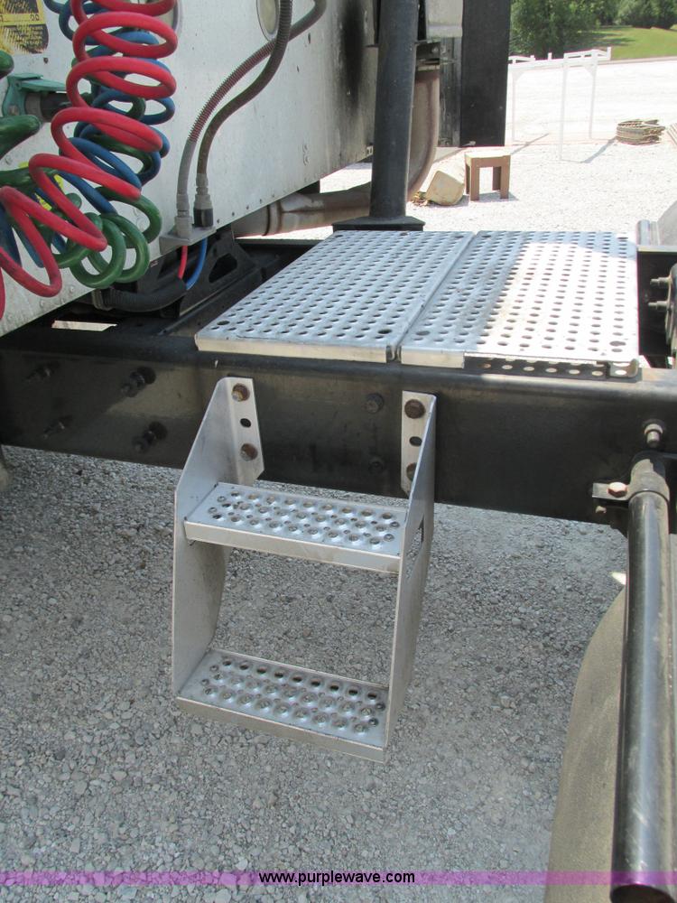 image for item G9471 2006 International 9400i SBA semi truck