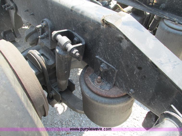 image for item G9471 2006 International 9400i SBA semi truck