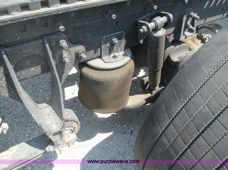 image for item G9471 2006 International 9400i SBA semi truck