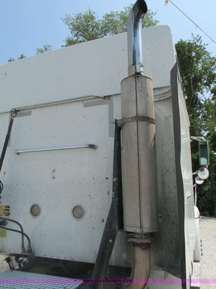 image for item G9471 2006 International 9400i SBA semi truck