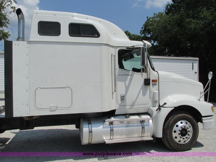 image for item G9471 2006 International 9400i SBA semi truck