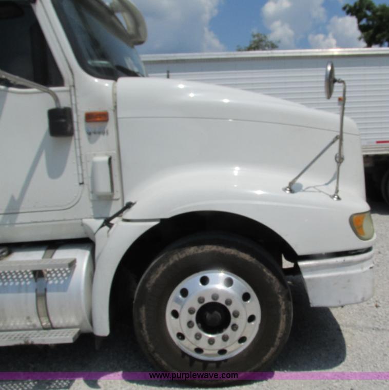 image for item G9471 2006 International 9400i SBA semi truck
