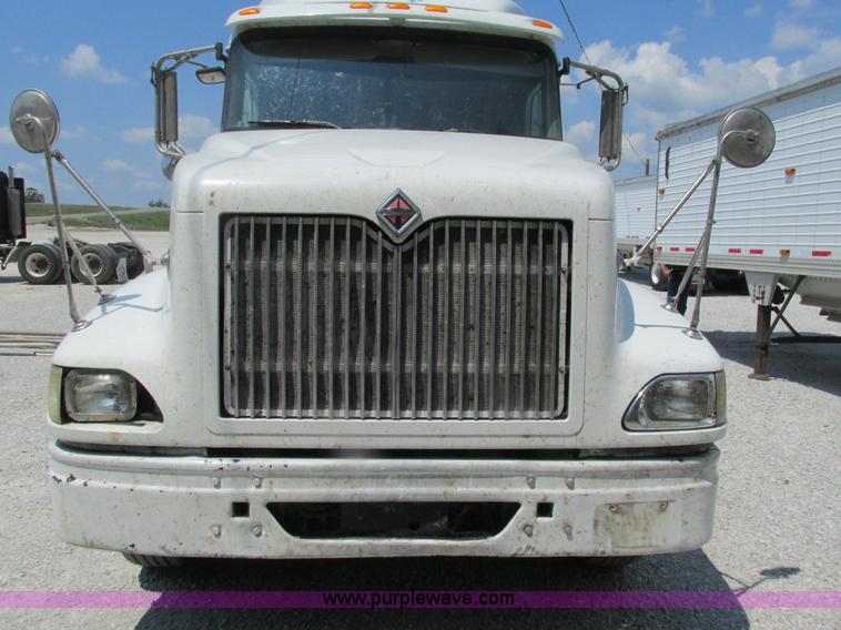 image for item G9471 2006 International 9400i SBA semi truck