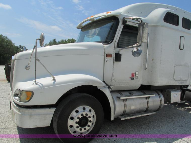 image for item G9471 2006 International 9400i SBA semi truck