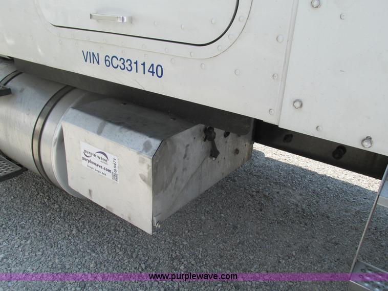 image for item G9471 2006 International 9400i SBA semi truck