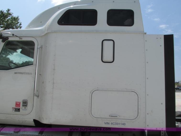 image for item G9471 2006 International 9400i SBA semi truck