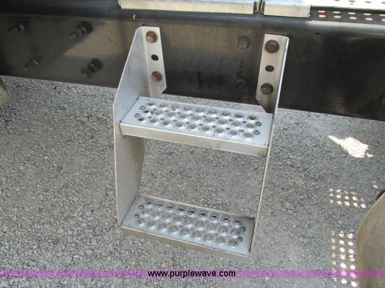 image for item G9471 2006 International 9400i SBA semi truck